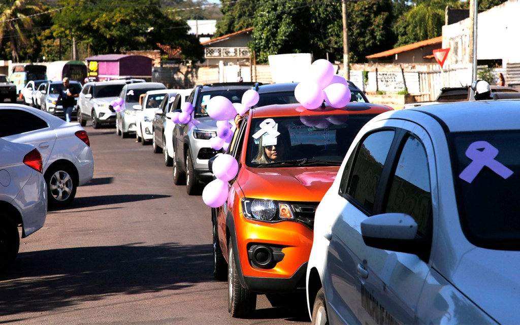 Carreata com aplicativos de transporte